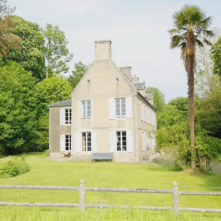 19th Century Artistic Mansion With Garden Nyaraló Bayeux